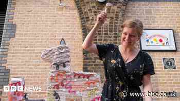Meet woman who builds palaces out of gingerbread