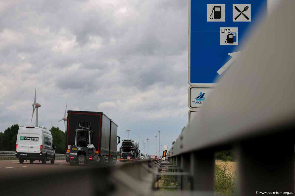 An Bayerns Autobahnen tankt es sich besonders teuer