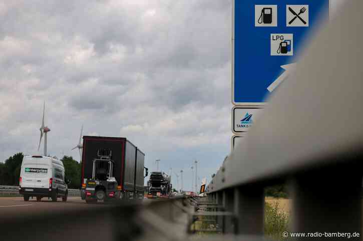 An Bayerns Autobahnen tankt es sich besonders teuer