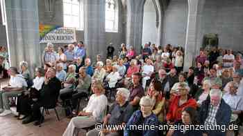 Lichterzeichen am Domberg: 170 Startbahngegner versammeln sich in der Johanniskirche