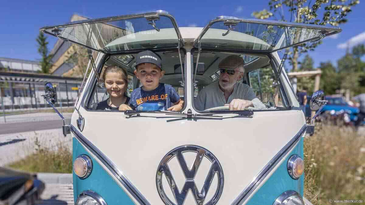 Glas V8 3000-Coupé, Fiat 500 und VW-Bulli: Schwabener Montierradler feiern 25 Jahre mit Oldtimer-Schau