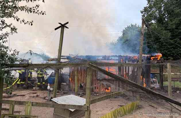 POL-STD: Gartenschuppen und Hühnerstall in Horneburg ausgebrannt - Feuerwehr kann 40 Hühner retten