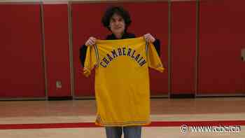 Teen snags Wilt Chamberlain's L.A. Lakers jacket at Goodwill for $4. He could make $335K