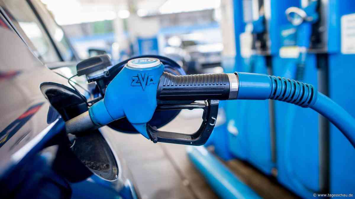 ADAC-Erhebung: So viel teurer ist Tanken an Autobahn-Tankstellen