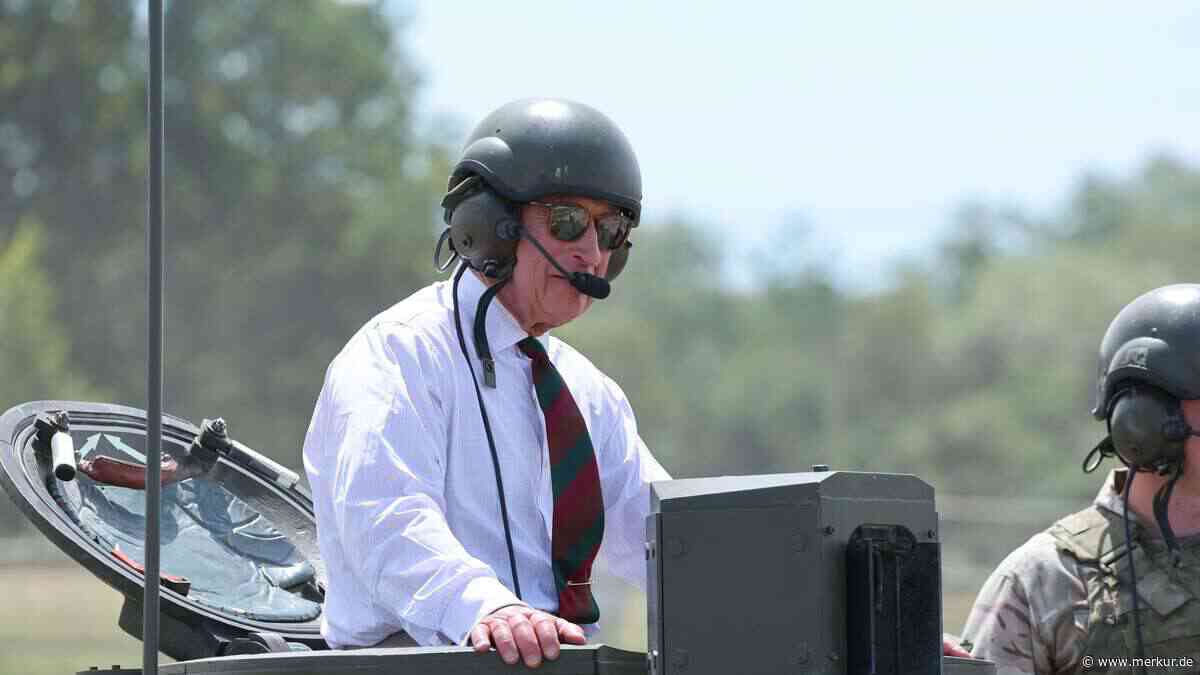 Keine Zeit für Prinz Harry: König Charles fährt lieber Panzer