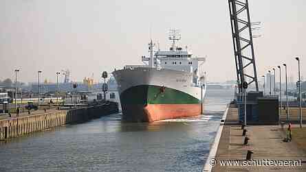 Terneuzen stremt sluizen vanwege lage waterstand