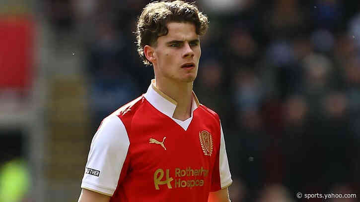 Sheff Wed sign Leeds striker Gray on loan