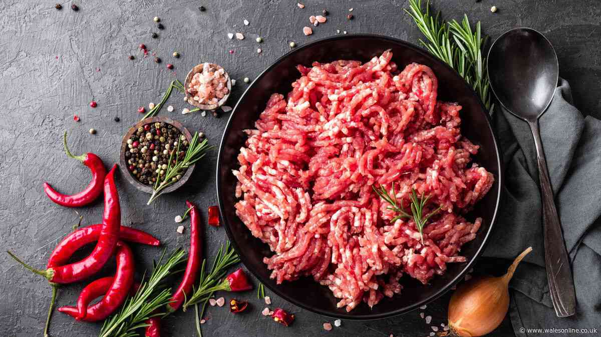 Beef mince is juicier and more flavoursome when 1 cupboard staple is sprinkled over