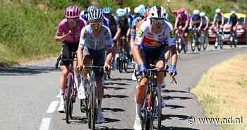 LIVE Tour de France | Grote kopgroep met drie Nederlanders, sterke Molenaar wint bergsprintjes en aast opnieuw op bolletjestrui