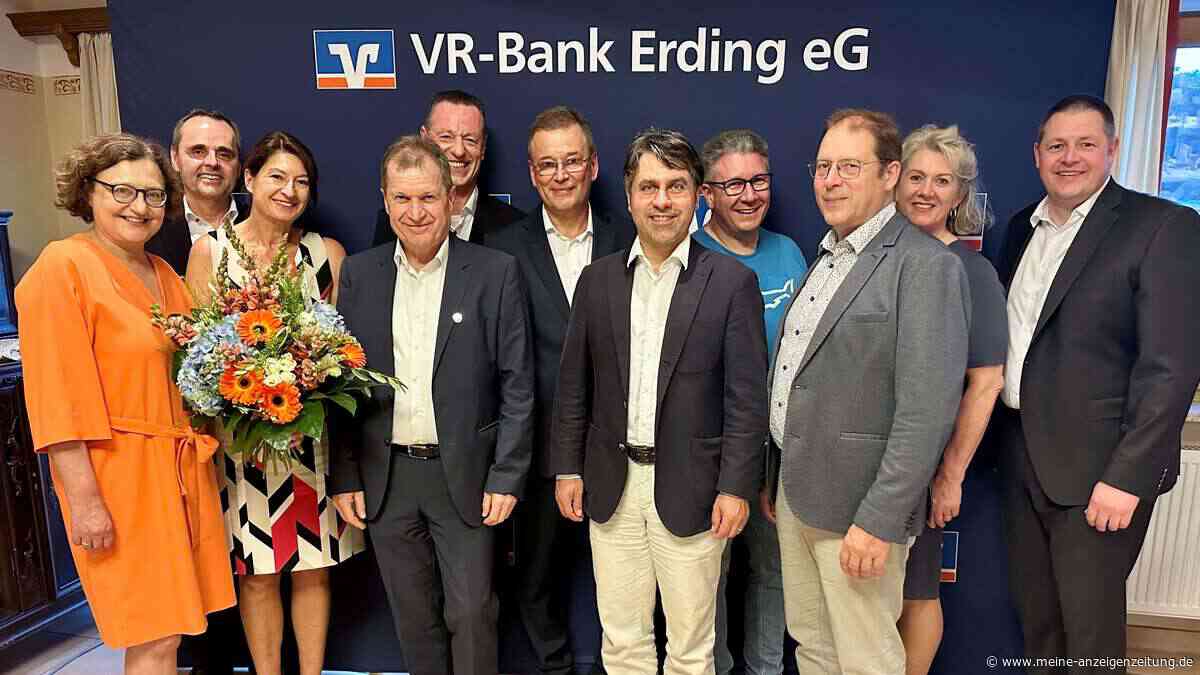 VR-Bank Erding verabschiedet Vorstand nach 44 Jahren im Genossenschaftswesen