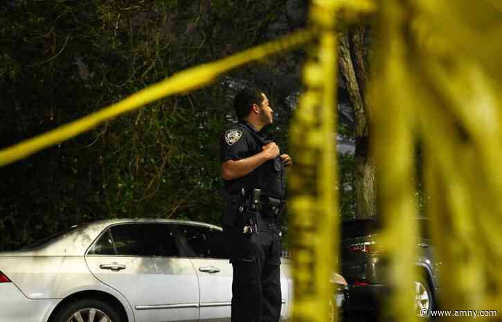 Bronx shooting: Cops seek suspect who killed man near liquor store