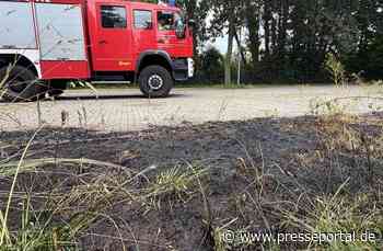 Feuerwehr Goch: Flächenbrand gefährdet abgestellte Fahrzeuge