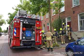 Brandweer forceert deur na rook uit woning
