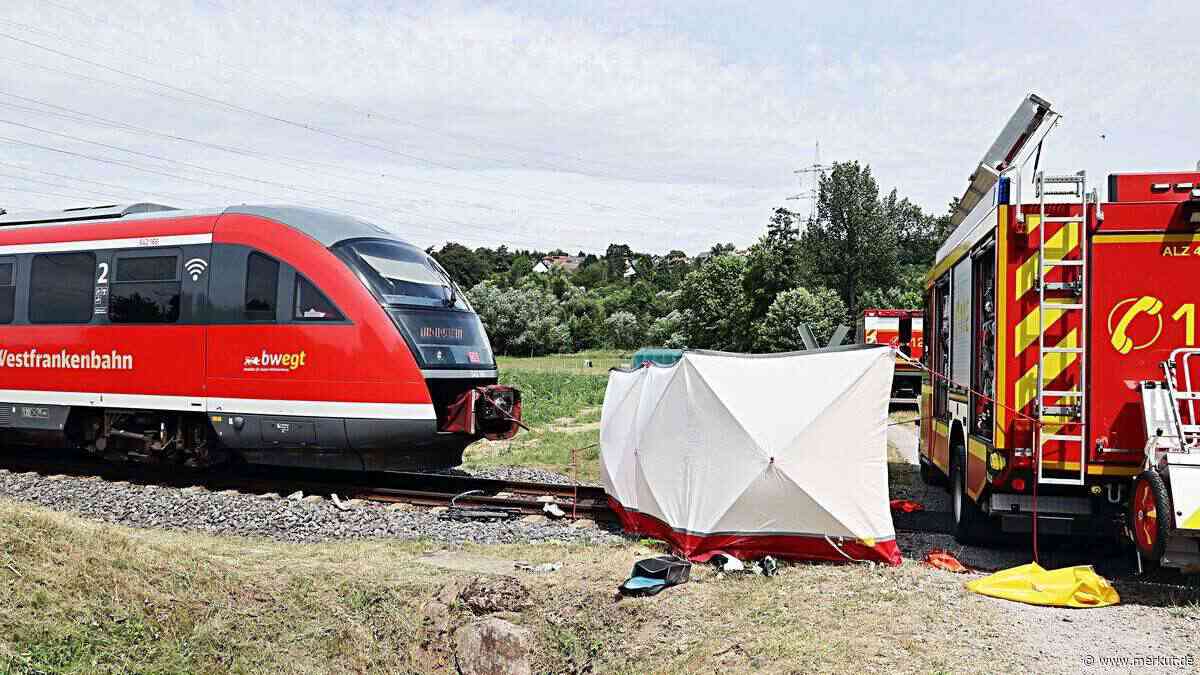 Furchtbare Tragödie in Bayern: Radfahrerin wird von Zug erfasst und stirbt