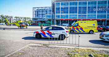 Fietser (41) overleden aan verwondingen na ongeluk bij GelreDome in Arnhem