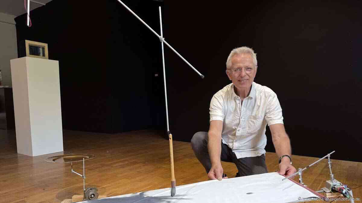 Rettungsfolie wird zur Skulptur: Oliver Hein zeigt in der KVD Dachau Installation mit Lichtwechsel