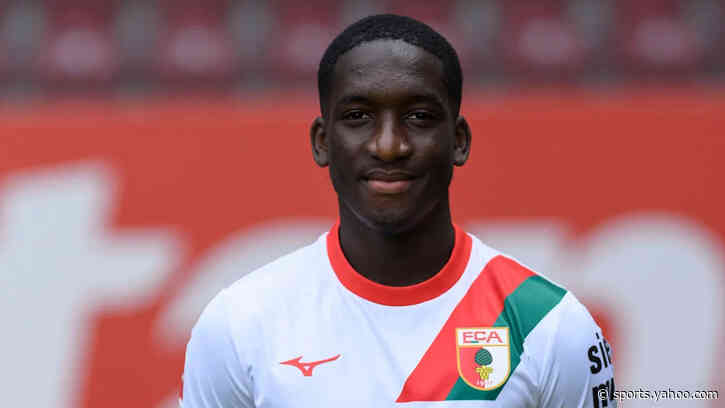 Bolton sign Augsburg winger Dong on loan