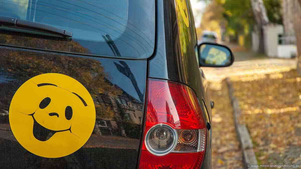 Teure Gefahr! Diese Auto-Aufkleber können ganz schön kostspielig werden