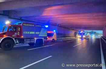 FW Lehrte: Qualmende Achse beim Schwertransporter sorgt für Feuerwehreinsatz