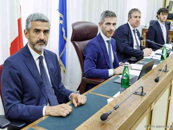 Covid, Fraccaro: "Mascherine non idonee? Non dissi nulla a nessuno"