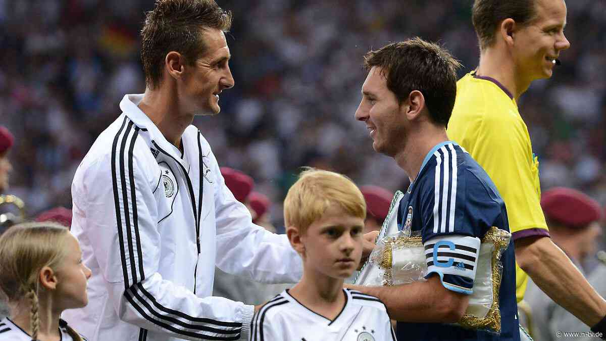 Trikot als Geschenk: Glückwunsch-Telefonat: Klose telefoniert mit Messi