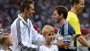 Trikot als Geschenk: Glückwunsch-Telefonat: Klose telefoniert mit Messi