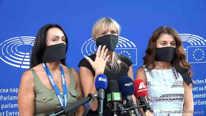 Le eurodeputate leghiste Sardone, Ceccardi e Cisint con un bavaglio nero in viso contro “l’Islam politico” chiedono un incontro a Mattarella