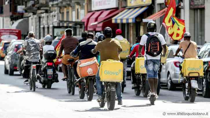 Milano, l’ordinanza del Comune per tutelare i rider dal caldo fa scattare la protesta: “Morire di caldo o morire di fame”