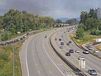 Coquitlam fire sends smoke over Highway 1 near Brunette