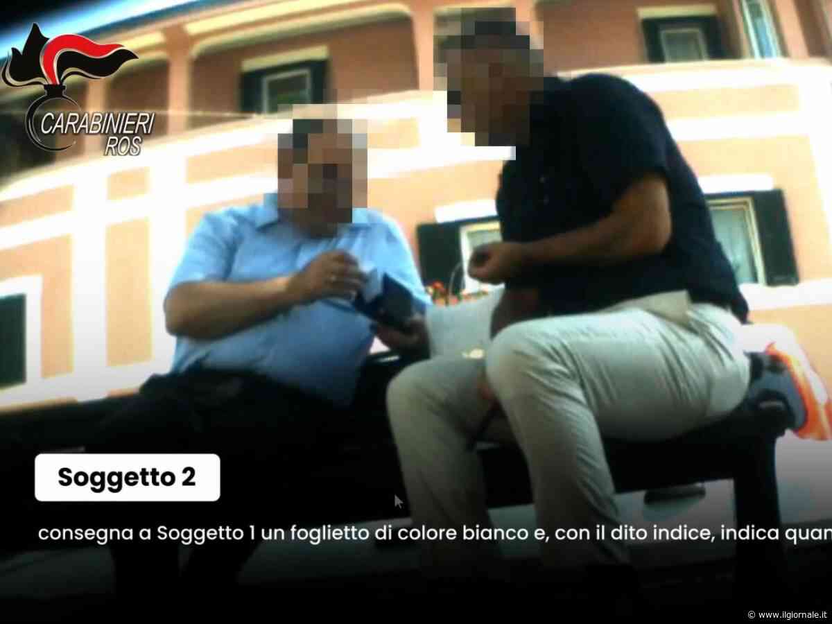 Spionaggio, la rete degli ex 007 arrestati: così si scambiavano i pizzini in strada e le micro sd in pacchetti nascosti nei muri