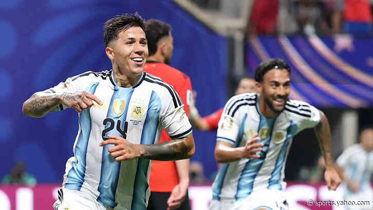 Argentina score in injury time to complete extraordinary comeback against Egypt