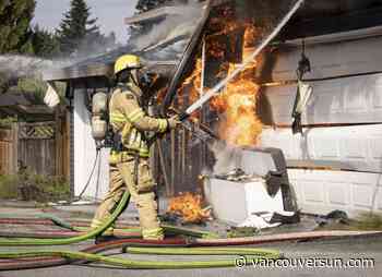 Coquitlam fire engulfs three homes, sends smoke over Highway 1 near Brunette