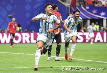 Argentina sacó la chapa de campeón y remontó a Egipto para clasificar a los cuartos de final