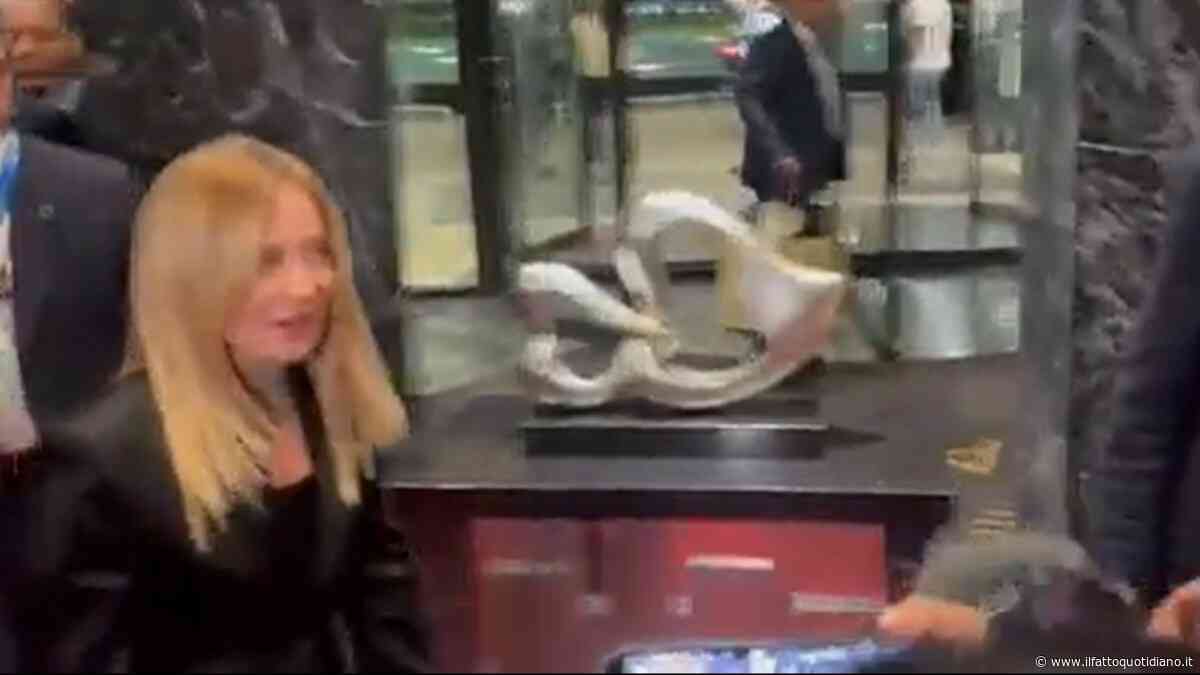 Meloni dopo l’incontro (anche) con Trump ad Ankara: “Com’è andata? Rapporti cordiali”