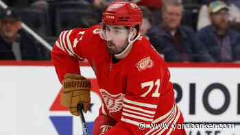 Report: Red Wings’ Larkin has still not expanded trade list beyond three teams