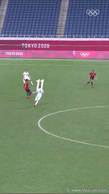 Mikel Merino with the finish for Luis de la Fuente's Spain. We've seen that before! 🇪🇸⚽