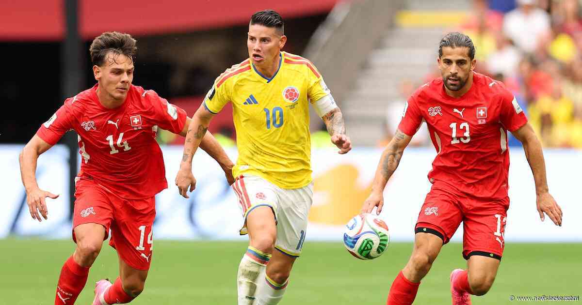 Zwitserland en Colombia komen nog niet tot scoren, geel voor Xhaka en Zakaria