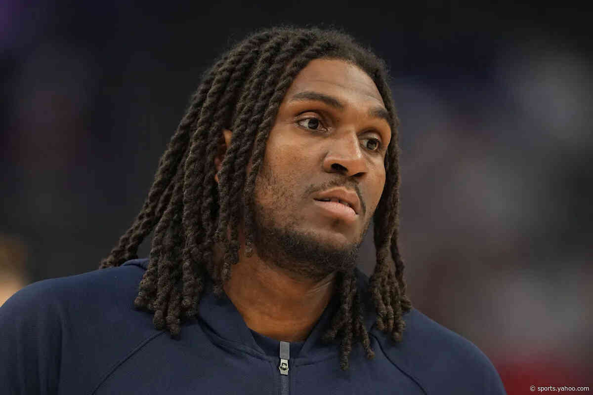 Lakers fill need at backup center, sign three-time champ Kevon Looney