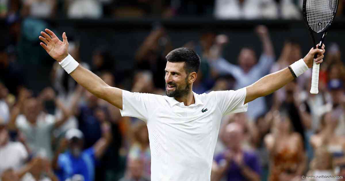 Novak Djokovic wint meer dan vijf uur durende thriller, treft Jannik Sinner in halve finale