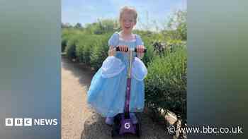 Girl, 5, scoots for friend with rare condition