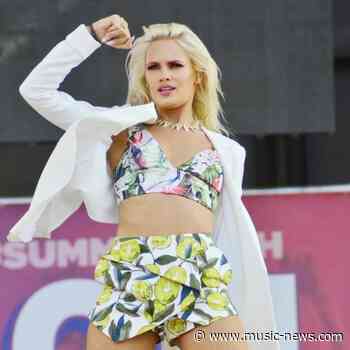 Lauren Bennett's dad blames medics who 'failed to treat her appropriately'
