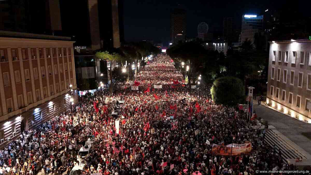 Albaniens „Flamingo-Revolution“ erweist sich als beharrlich