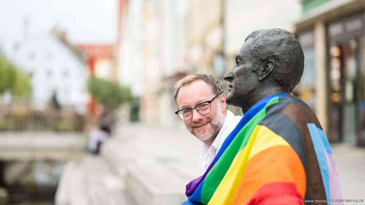 Schauspieler Karl Obermayr hätte zum CSD gesagt: „Der Himmel über Freising ist groß genug für alle Farben“