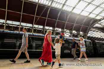 London weather LIVE: Train disruption hits capital as millions face 'incredibly long' heatwave