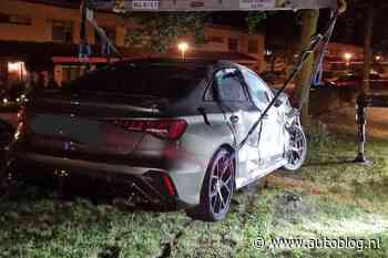 Audi RS3 veroorzaakt zware klapper in Almere, politie zoekt inzittenden