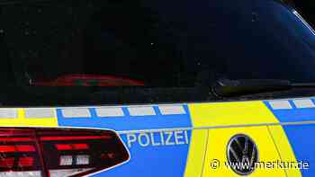Opel überschlägt sich auf Bundesstraße: Zwei Menschen sterben noch am Unfallort – drei weitere schwer verletzt