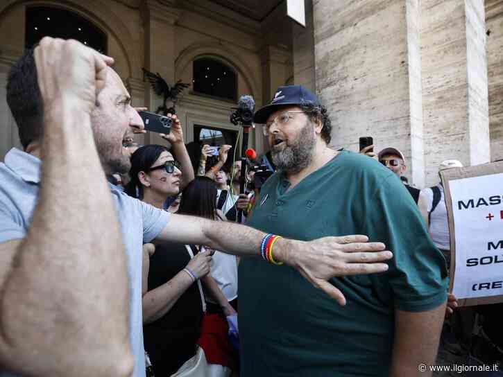 Evasione fiscale e truffa con la "scommessa collettiva": arrestato Mario Adinolfi. Il gip: "Si affidavano a lui per notorietà e principi morali"