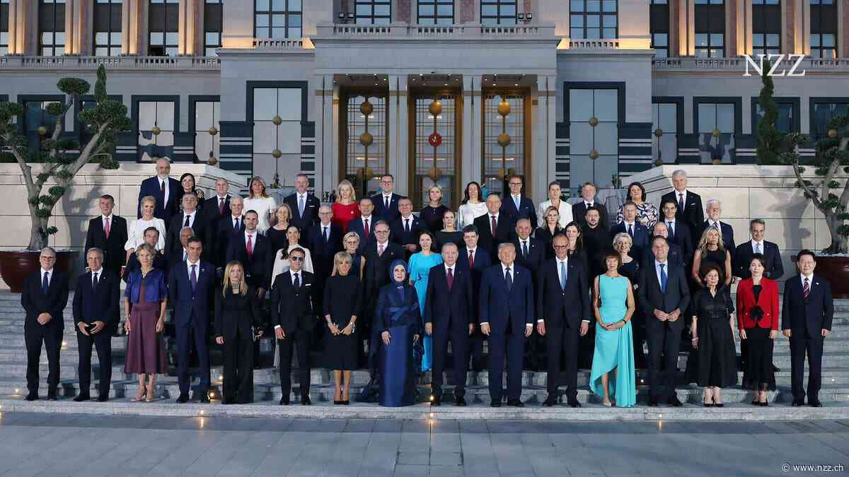 BILDSTRECKE - Das Nato-Treffen in der Türkei in Bildern