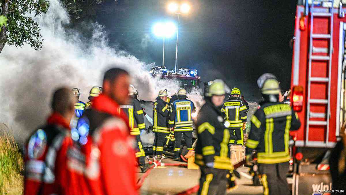 Auto brennt nach Crash aus: Zwei Tote bei abgebrochenem Überholmanöver in Baden-Württemberg