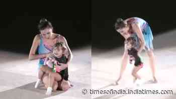 A 2-year-old joined her Russian gymnast mom on stage: What happened next left the audience in awe
